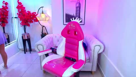 Snapshot of miia_bela chatting on 11.08.25 Miia online show from 11.08.25