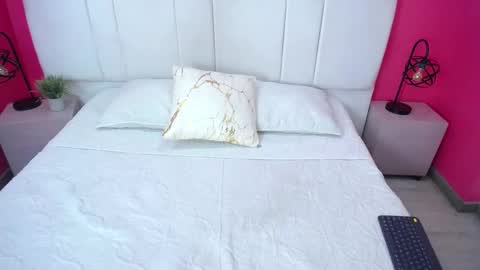 Miia colliins   online show from 09.17.25