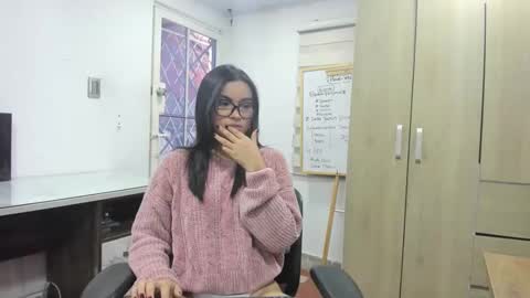 Mia  online show from 12.31.24