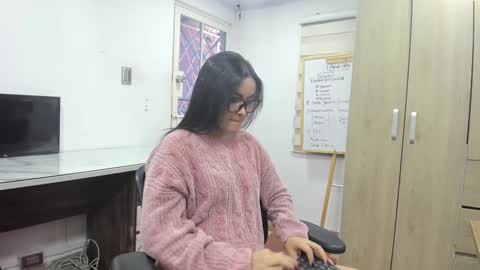 Mia  online show from 12.31.24