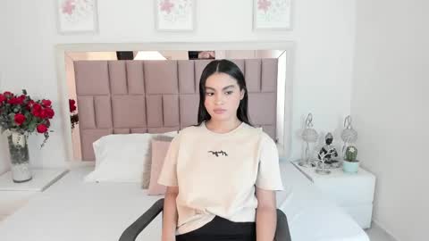 Mia  online show from 03.06.25