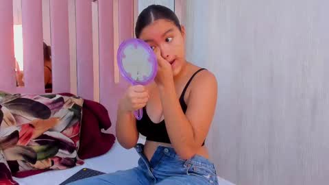 Mia  online show from 09.15.25