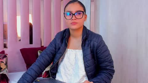 Mia  online show from 09.16.25