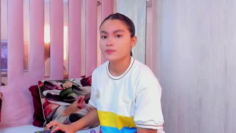 Mia  online show from 09.20.25