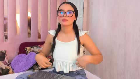 Mia  online show from 10.14.25