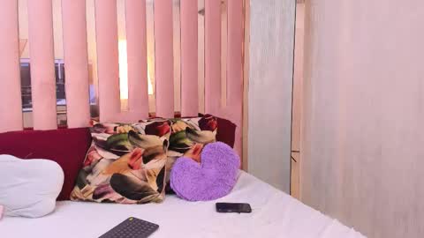 Mia  online show from 10.19.25