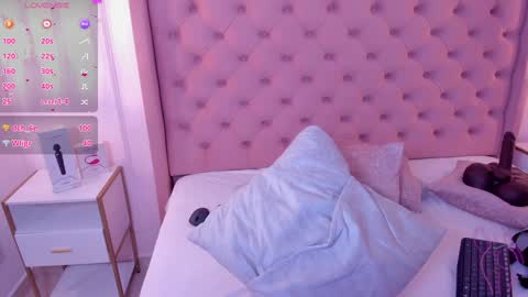 Snapshot of miia_schwarz chatting on 01.15.25 Miia Schwarz online show from 01.15.25