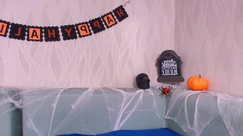 Snapshot of miia_scoott_ chatting on 10.28.25 miia scoott  online show from 10.28.25