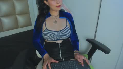 Snapshot of miia_spencer chatting on 04.25.26 Mia online show from 04.25.26