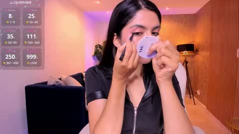 Mia online show from 10.06.25