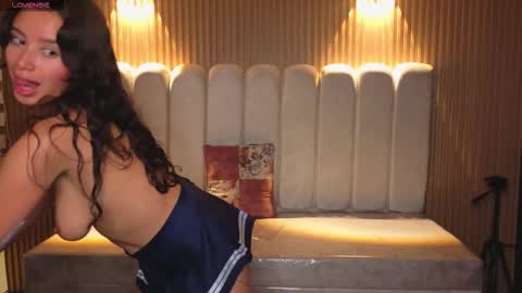 miiaa_evans1 online show from 12.19.25