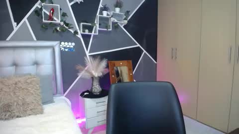 miiaa_k online show from 10.29.25