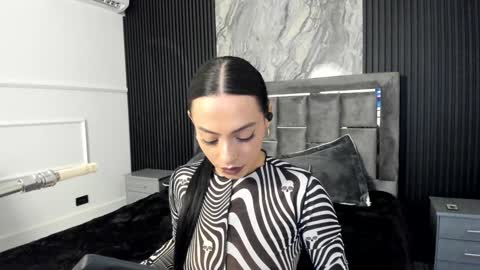 Mia Monroe online show from 01.06.25