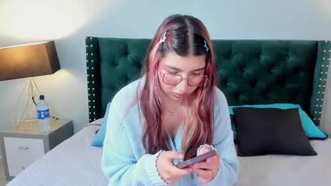 Snapshot of miiasantorini chatting on 05.25.26 Miia online show from 05.25.26