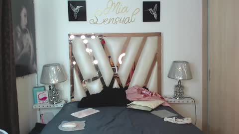 Mia  online show from 01.13.25