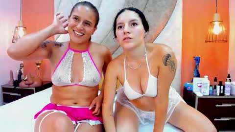 Snapshot of miiayzoe chatting on 10.21.25 Mia y Zoe online show from 10.21.25