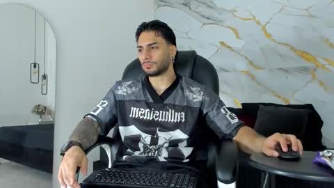 Snapshot of miike_stone1 chatting on 10.15.25 Daniel online show from 10.15.25