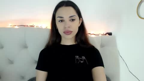 Mika online show from 12.15.25