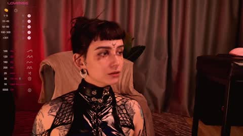 Snapshot of mika_moon_ chatting on 12.01.24 mika_moon_ online show from 12.01.24