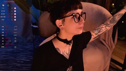 Snapshot of mika_moon_ chatting on 12.07.24 mika_moon_ online show from 12.07.24