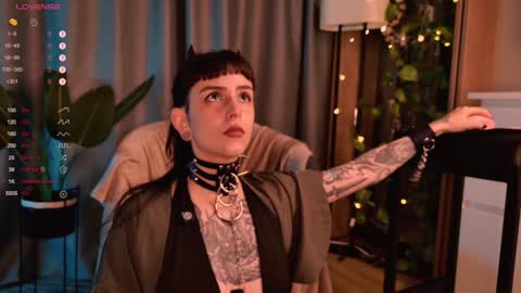 Snapshot of mika_moon_ chatting on 12.09.24 mika_moon_ online show from 12.09.24