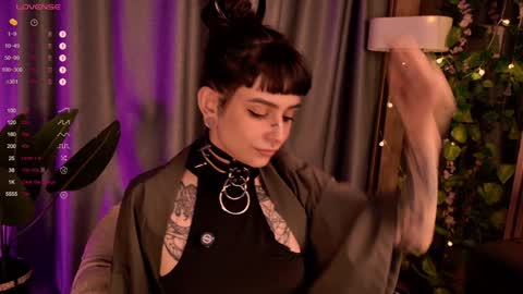 Snapshot of mika_moon_ chatting on 12.12.24 mika_moon_ online show from 12.12.24