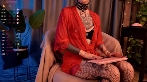 Snapshot of mika_moon_ chatting on 12.19.24 mika_moon_ online show from 12.19.24