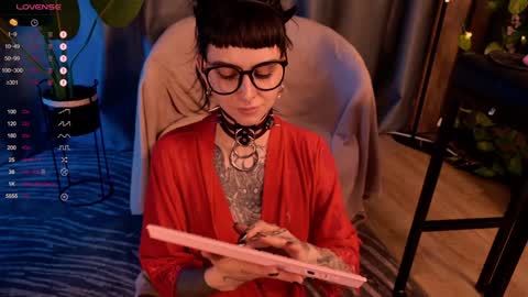 Snapshot of mika_moon_ chatting on 12.19.24 mika_moon_ online show from 12.19.24