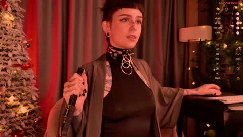 Snapshot of mika_moon_ chatting on 12.29.24 mika_moon_ online show from 12.29.24