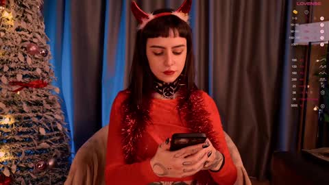 Snapshot of mika_moon_ chatting on 12.31.24 mika_moon_ online show from 12.31.24