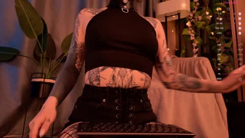 Snapshot of mika_moon_ chatting on 01.10.25 mika_moon_ online show from 01.10.25