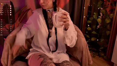 Snapshot of mika_moon_ chatting on 01.17.25 mika_moon_ online show from 01.17.25