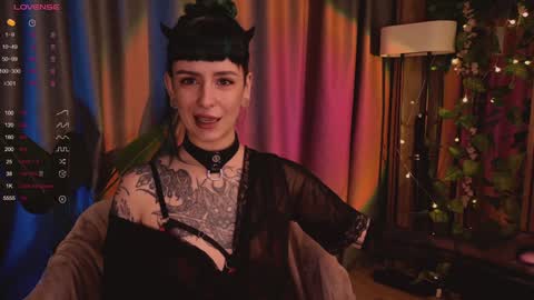 Snapshot of mika_moon_ chatting on 02.05.25 mika_moon_ online show from 02.05.25