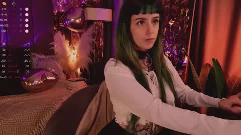 Snapshot of mika_moon_ chatting on 02.13.25 mika_moon_ online show from 02.13.25