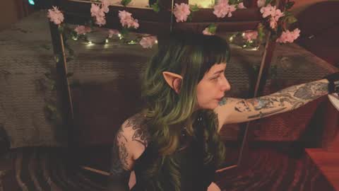 Snapshot of mika_moon_ chatting on 02.19.25 mika_moon_ online show from 02.19.25