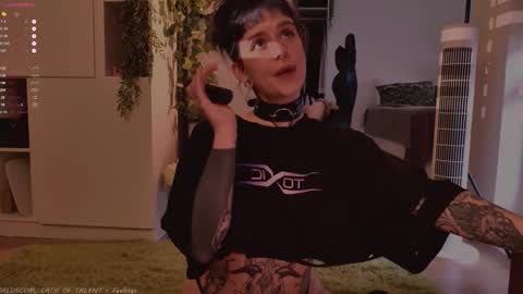 Snapshot of mika_moon_ chatting on 09.09.25 mika_moon_ online show from 09.09.25