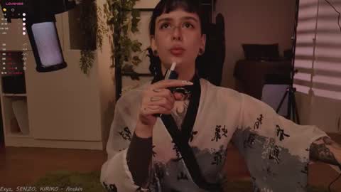 Snapshot of mika_moon_ chatting on 09.19.25 mika_moon_ online show from 09.19.25