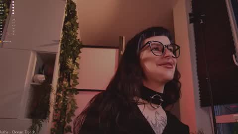 Snapshot of mika_moon_ chatting on 10.26.25 mika_moon_ online show from 10.26.25