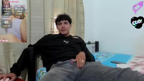 Snapshot of mikael_stor chatting on 11.12.25 mikael_stor online show from 11.12.25