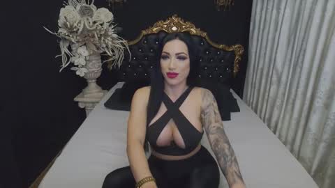 Mikaela online show from 11.20.25