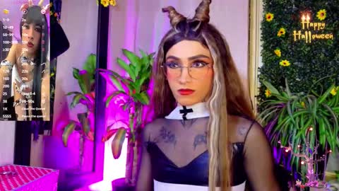 Snapshot of mikaelarangel chatting on 10.10.25 mikaelarangel online show from 10.10.25