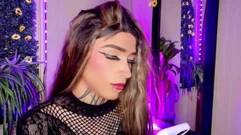 Snapshot of mikaelarangel chatting on 10.23.25 mikaelarangel online show from 10.23.25