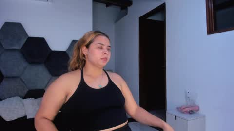 Mikaela blondie bigass online show from 04.26.26