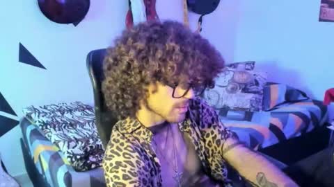 Snapshot of mikaelrizzzo chatting on 10.17.25 mikaelrizzzo online show from 10.17.25