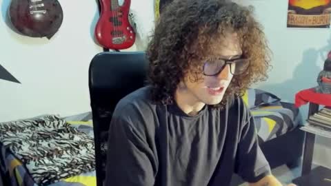 Snapshot of mikaelrizzzo chatting on 10.27.25 mikaelrizzzo online show from 10.27.25