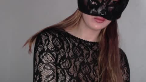 Snapshot of mikahdos chatting on 01.10.25 SORAYA online show from 01.10.25
