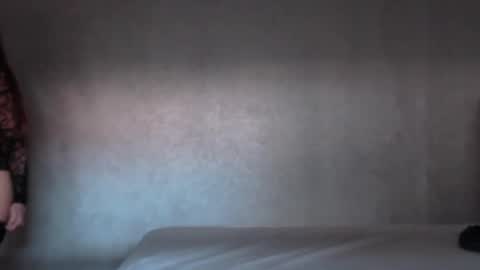 Snapshot of mikahdos chatting on 02.04.25 SORAYA online show from 02.04.25