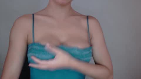 Snapshot of mikahdos chatting on 10.27.25 SORAYA online show from 10.27.25