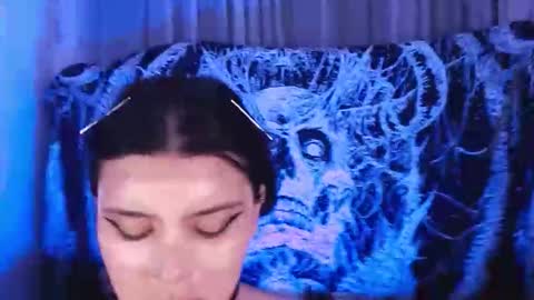 Snapshot of mikaskullcs chatting on 09.22.25 Mika online show from 09.22.25