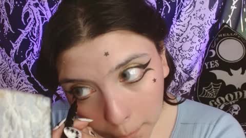 Snapshot of mikaskullcs chatting on 09.27.25 Mika online show from 09.27.25